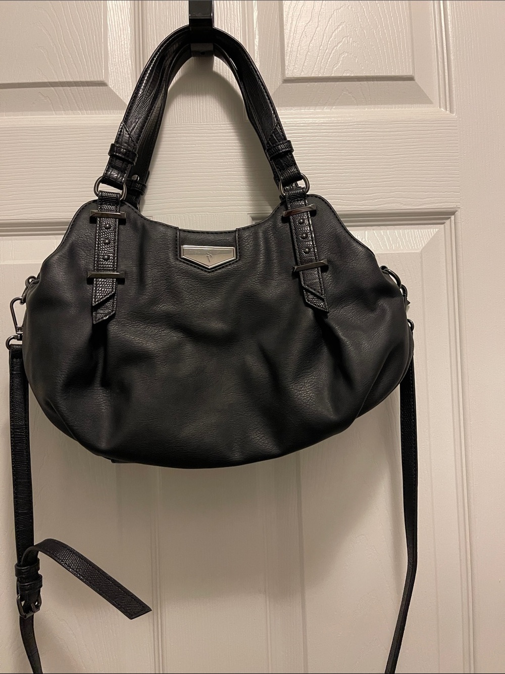 Vera Wang Black Leather Shoulder Bag with Dual Straps